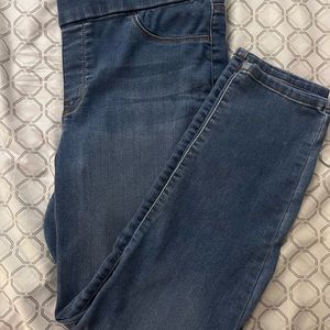 Ladies Nine West crop pants. Size 10